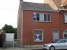 Zeer centraal gelegen half open bebouwing met garage en tuin.  Gelijkvloers: inkom, living, keuken m